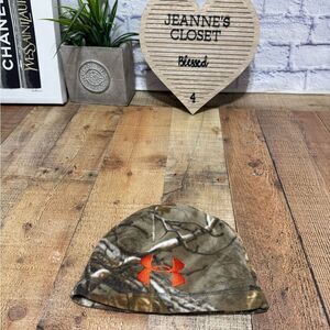 UNDER ARMOUR CAMO FLEECE BEANIE
One size 
Pre owned good condition